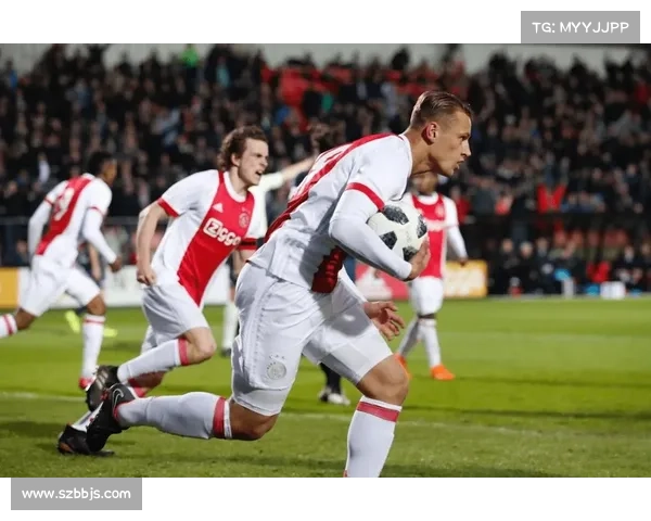 如何深入了解埃因霍温青年队与阿贾克斯青年队的球员发展与潜力